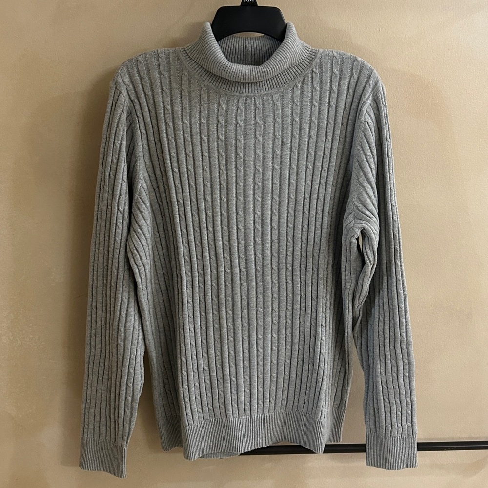 Light Gray Cable Knit Sweater.Size Large
